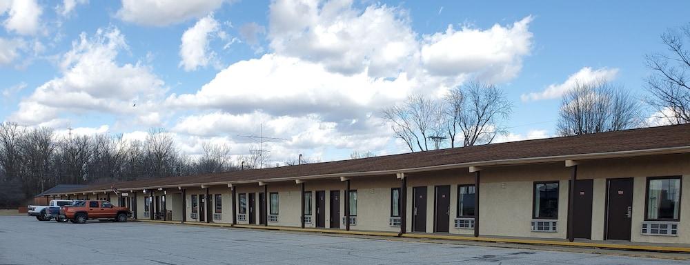 Rodeway Inn Brazil Exterior photo